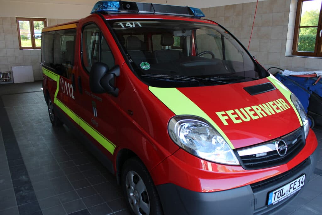 Opel Vivaro Fahrzeug für Verkehrsabsicherung und Unterstützung